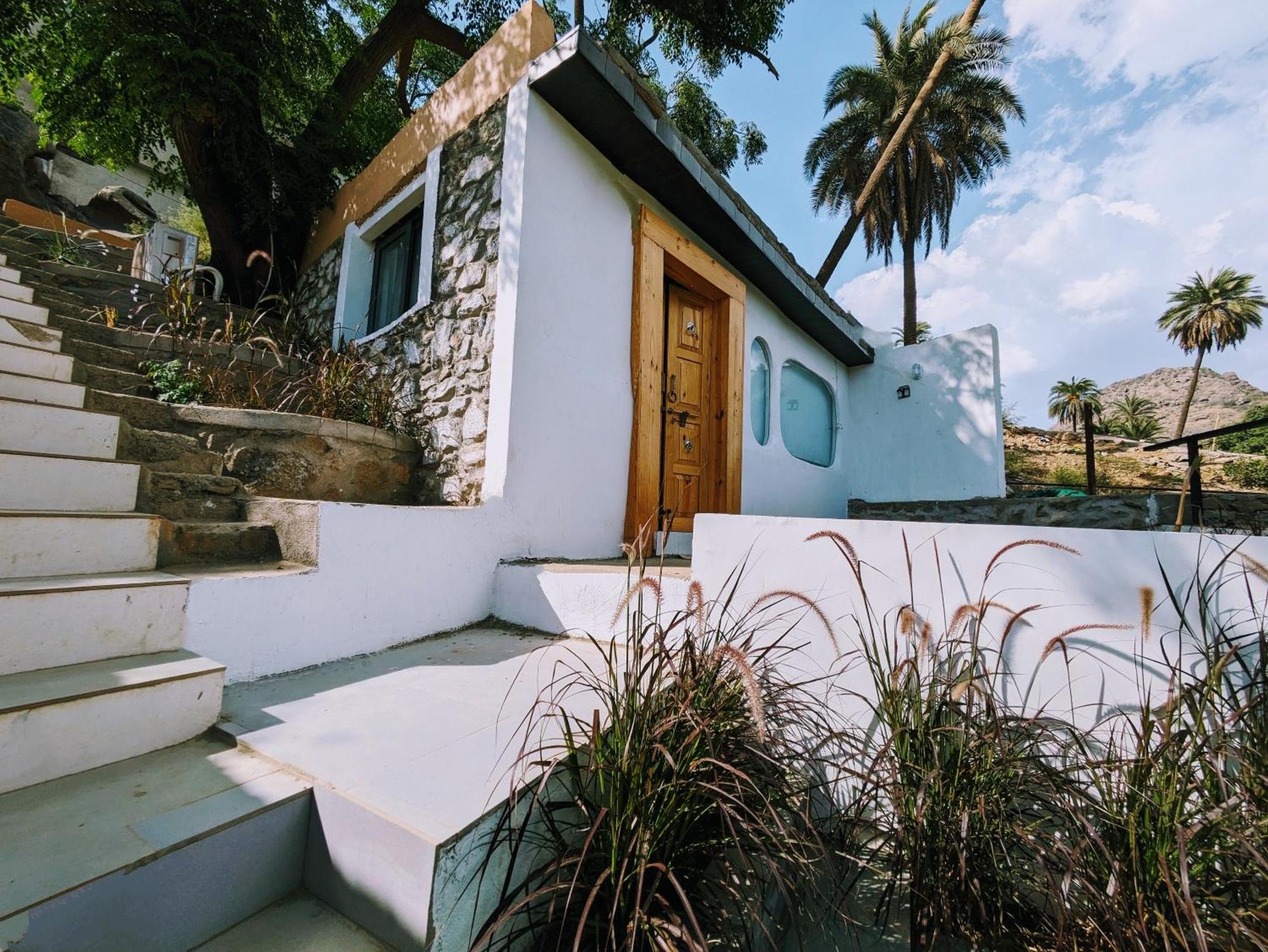 Cob House Hotel Mount Abu Bagian luar foto